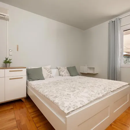 Apartment Gorgeous In With Wifi Fazana